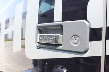 �ֶ��� FH16�ؿ� 700���� 4X2 ǣ����ͼƬ