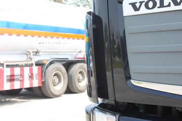 �ֶ��� FH16�ؿ� 700���� 4X2 ǣ����ͼƬ