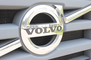 �ֶ��� FH16�ؿ� 700���� 4X2 ǣ����ͼƬ