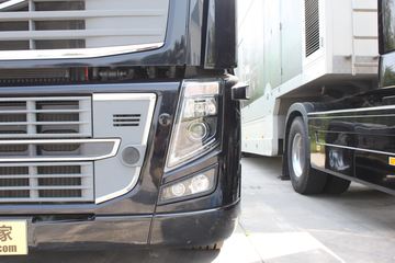 �ֶ��� FH16�ؿ� 700���� 4X2 ǣ����ͼƬ