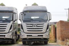 现代商用车 创虎XCIENT重卡 410马力 6X4牵引车(危化品)(CHM4250KPQ49WXPV)