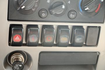 �Ĵ��ִ� ��Խ 115���� 4X2 3.7����ж��(���)ͼƬ