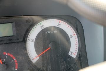 �Ĵ��ִ� ��Խ 115���� 4X2 3.7����ж��(���)ͼƬ