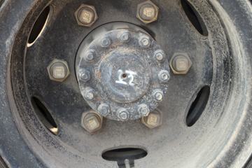 �Ĵ��ִ� ��Խ 115���� 4X2 3.7����ж��(���)ͼƬ