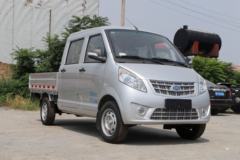 俊眉修眼，顾盼神飞，文彩精华，见之忘俗