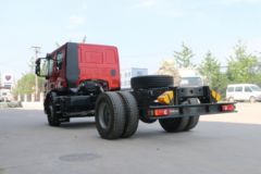 依维柯 Eurocargo系列重卡 299马力 4X2 双排载货车底盘(ML180E30D)