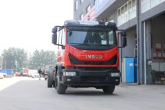 依维柯 Eurocargo系列重卡 299马力 4X2 双排载货车底盘(ML180E30D)