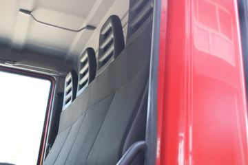 ��ά�� Eurocargoϵ���ؿ� 299���� 4X2 ˫���ػ�������(ML180E30D)ͼƬ