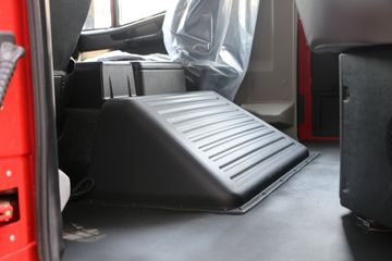 ��ά�� Eurocargoϵ���ؿ� 299���� 4X2 ˫���ػ�������(ML180E30D)ͼƬ