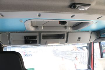 ��ά�� Eurocargoϵ���ؿ� 299���� 4X2 ˫���ػ�������(ML180E30D)ͼƬ