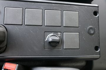 ��ά�� Eurocargoϵ���ؿ� 299���� 4X2 ˫���ػ�������(ML180E30D)ͼƬ