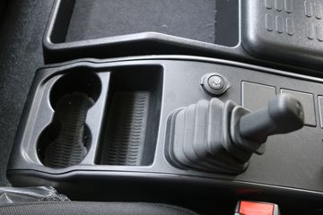 ��ά�� Eurocargoϵ���ؿ� 299���� 4X2 ˫���ػ�������(ML180E30D)ͼƬ