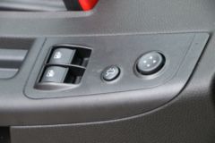 依维柯 Eurocargo系列重卡 299马力 4X2 双排载货车底盘(ML180E30D)
