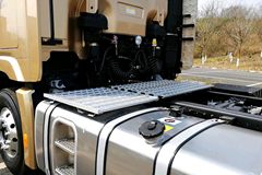 现代商用车 创虎XCIENT重卡 黄金特别版 520马力 6X4自动挡牵引车(ZF AMT手自一体)(CHM4251KPQ49V) 现代商用车 创虎XCIENT重卡 黄金特别版 520马力 6X4自动挡牵引车(ZF AMT手自一体)(CHM4251KPQ49V)