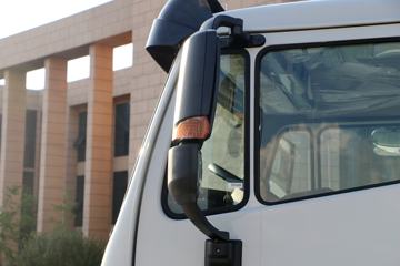 中国重汽 豪瀚J5G 240马力 6X2 7.8米栏板载货车(ZZ1255N43C3E1)外观图片