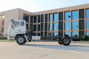 中国重汽 豪瀚J5G 240马力 6X2 7.8米栏板载货车(ZZ1255N43C3E1)外观图片