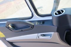 中国重汽 豪瀚J5G中卡 180马力 4X2 6.75米栏板载货车(ZZ1185K5113E1)