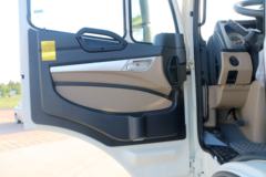 中国重汽 豪瀚J5G中卡 180马力 4X2 6.75米栏板载货车(ZZ1185K5113E1)