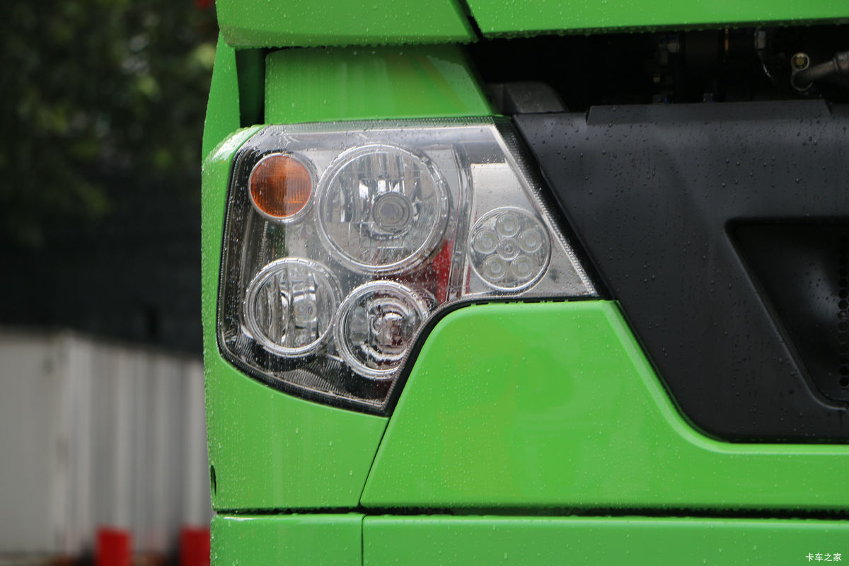 й HOWO T7Hؿ 400 6X4 5.8ж(ZZ3257N414HE1)                                                