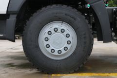 中国重汽 HOWO A7系重卡 420马力 6X4 自卸车底盘(出口车)(ZZ3257V3647P1)