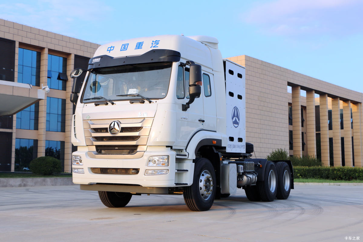 中国重汽 豪瀚J7G重卡 430马力 6X4 CNG牵引车(16挡)