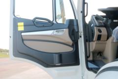 中国重汽 豪瀚J7G重卡 430马力 6X4 CNG牵引车(16挡)(ZZ4255N3847E1C)