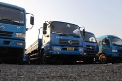 东风商用车 天锦中卡 140马力 4X2 6.2米排半栏板载货车(DFL1160BX7)