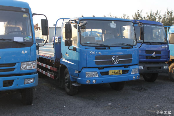 东风商用车 天锦中卡 140马力 4X2 6.2米排半栏板载货车