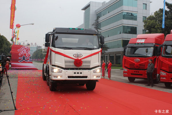 一汽解放 J6P 390马力 8X4 平头混凝土搅拌车(CA5310GJBP66K24T4E)