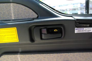 欧曼ETX&nbsp;混凝土搅拌车驾驶室                                               图片