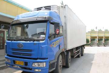 青岛解放 悍威(J5M) 240马力 8X4 冷藏车(冰熊牌)(BXL5313XLC1)