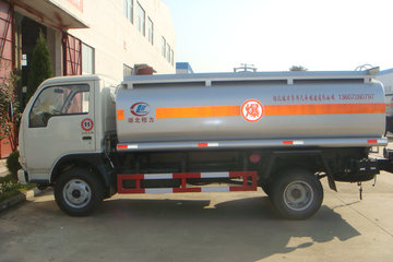 东风 小霸王 116马力 4X2 运油车(EQ5070GYY35DCAC)