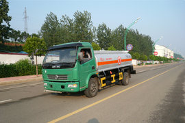 东风多利卡底盘&nbsp;油罐车外观图片