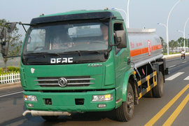 东风多利卡底盘&nbsp;油罐车外观图片