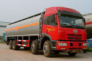 青岛解放 奥威(J5P) 320马力 8X4 运油车(中集牌)(ZJV5312GYYHJCA)