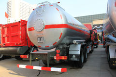 中国重汽 HOWO 266马力 8X4 运油车(程力威牌)(CLW5310GYYZ3) 中国重汽 HOWO 266马力 8X4 运油车(程力威牌)(CLW5310GYYZ3)