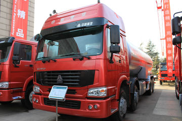 中国重汽 HOWO 266马力 8X4 运油车(程力威牌)(CLW5310GYYZ3)