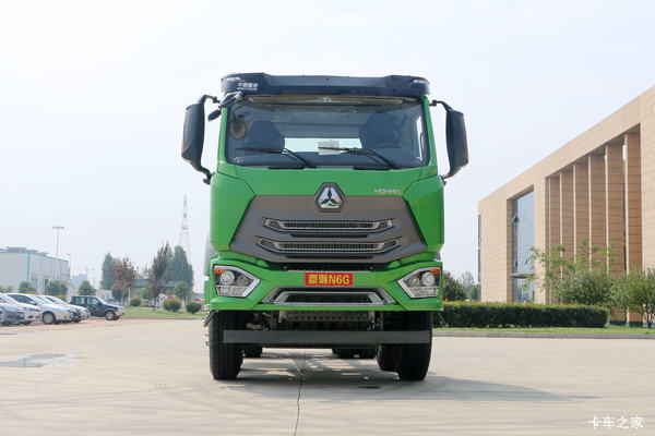 中国重汽 豪瀚N6G重卡 380马力 8X4 7.8米自卸车