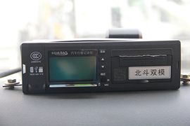 一拖东方红 吊车驾驶室                                               图片