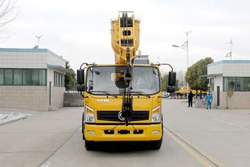 东风华神底盘&nbsp;吊车外观                                                图片