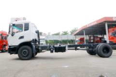 东风商用车 天锦KR 230马力 4X2 9.8米排半厢式载货车(DFH5180XXYE2)