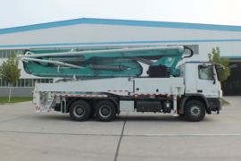 奔驰底盘&nbsp;泵车外观                                                图片