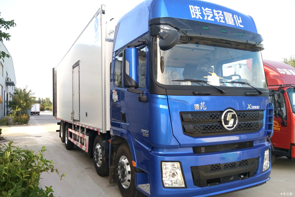 陕汽重卡 德龙X3000 375马力 8X2 冷藏车(冰凌方)