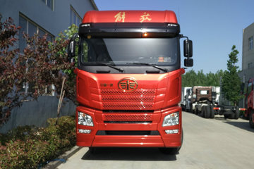 青岛解放 JH6重卡 375马力 8X4 9.4米冷藏车(冰凌方)