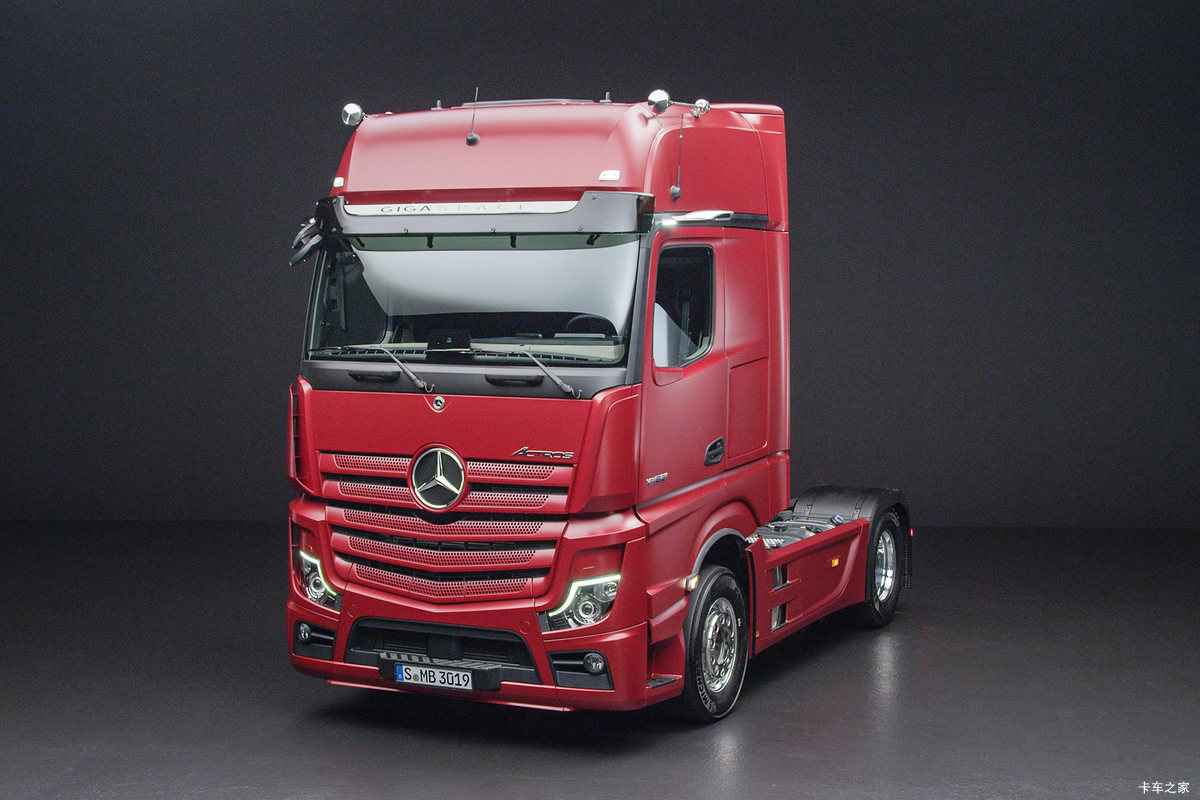 奔驰 新Actros重卡 625马力 4X2牵引车(型号1863 LS)