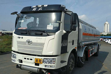 一汽解放 J6L 220马力 6X2运油车(陆平机器牌)(LPC5250GYYC5)