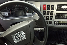 一汽解放底盘&nbsp;油罐车驾驶室图片