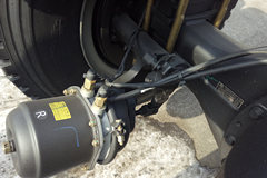 一汽解放 J6L 220马力 6X2运油车(陆平机器牌)(LPC5250GYYC5)