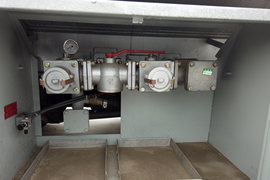 一汽解放底盘&nbsp;油罐车底盘图片