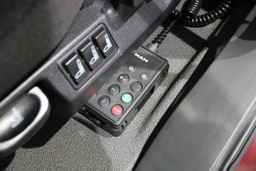 �� TGS 400���� 4X2 ǣ����ͼƬ